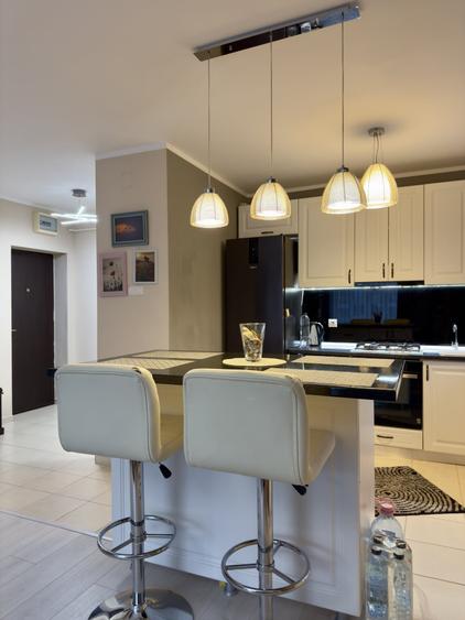 Apartament cu 3 camere semidecomandat, mobilat în Tătărași