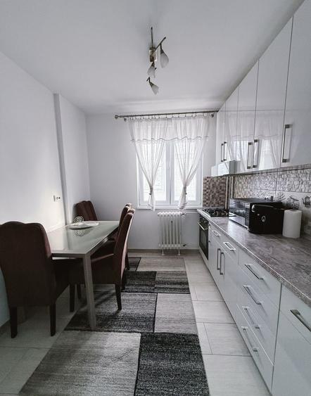 Apartament cu 3 camere decomandat, mobilat în Gorjului