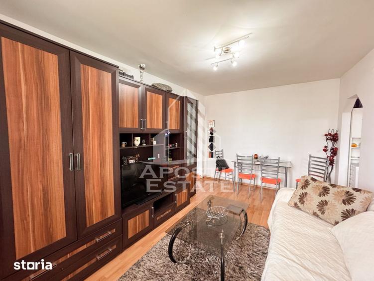 Apartament cu 3 camere semidecomandat în Central