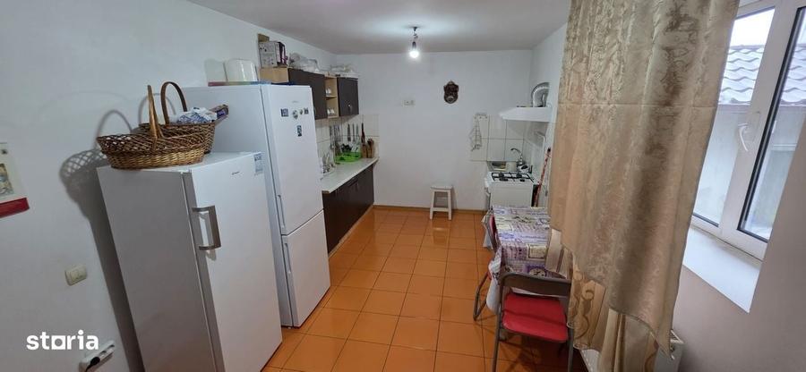 Casă cu 4 camere în Colceag