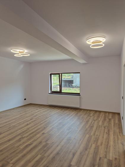 Casă cu 3 camere în Tomești