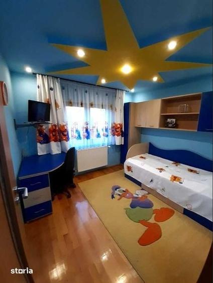 Apartament cu 4 camere decomandat în Central