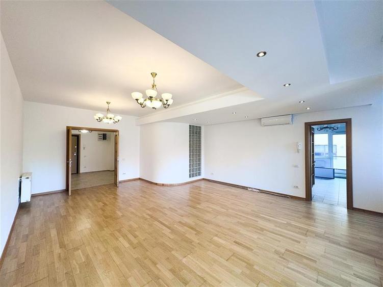 Apartament cu 4 camere decomandat, mobilat în Herăstrău