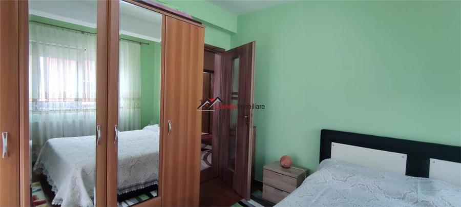 Apartament cu 3 camere semidecomandat, mobilat în Florești