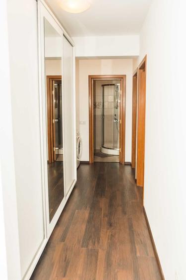 Apartament cu 3 camere decomandat în Tractorul