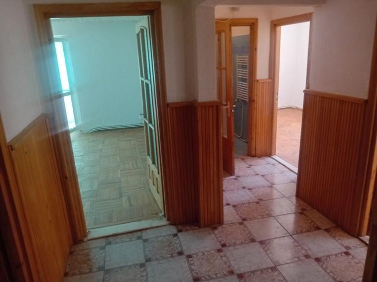 Apartament cu 3 camere decomandat în Calea Romanului