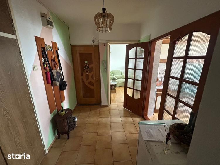 Apartament cu 3 camere decomandat în Rahova
