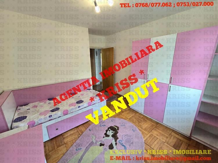 Apartament cu 3 camere decomandat în Găvana