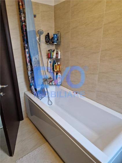 Apartament cu 3 camere semidecomandat în Valea Lupului