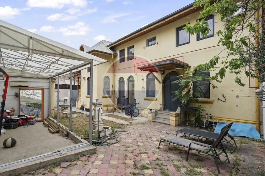Casă cu 7 camere cu Teren 240 Mp în Parcul Circului
