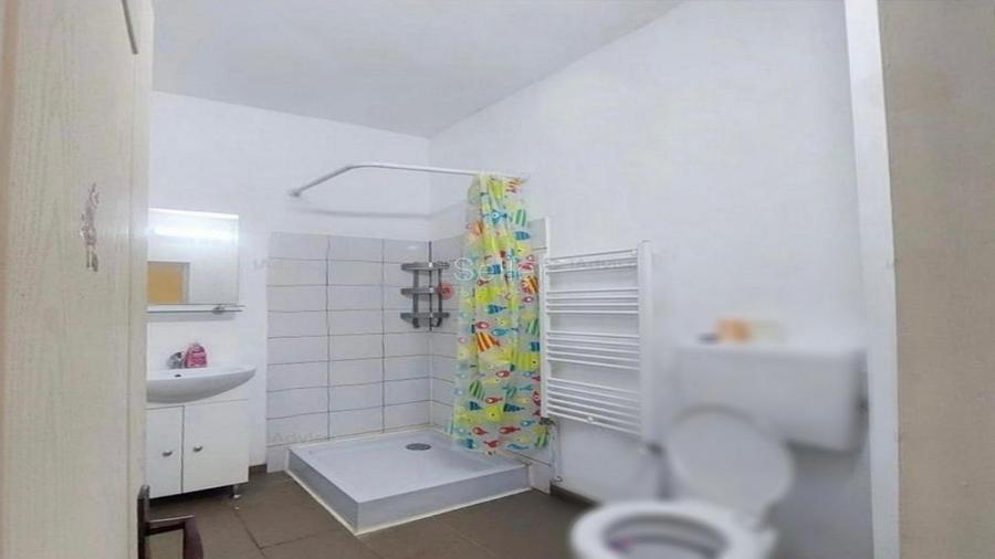 Casă individuală cu 31 camere cu Canalizare în Blumăna