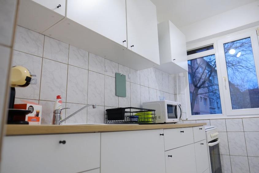 Apartament cu 3 camere semidecomandat în Girocului