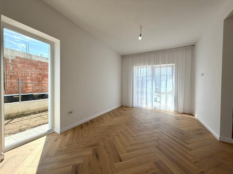 Duplex cu 4 camere cu Canalizare în Bucium
