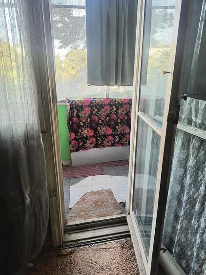 Apartament cu 3 camere semidecomandat în Balta Albă