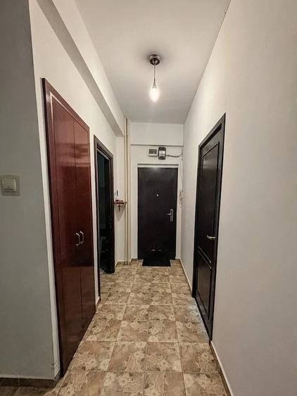 Apartament cu 3 camere decomandat în Jiului
