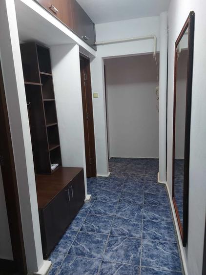 Apartament cu 3 camere semidecomandat în Alexandru cel Bun
