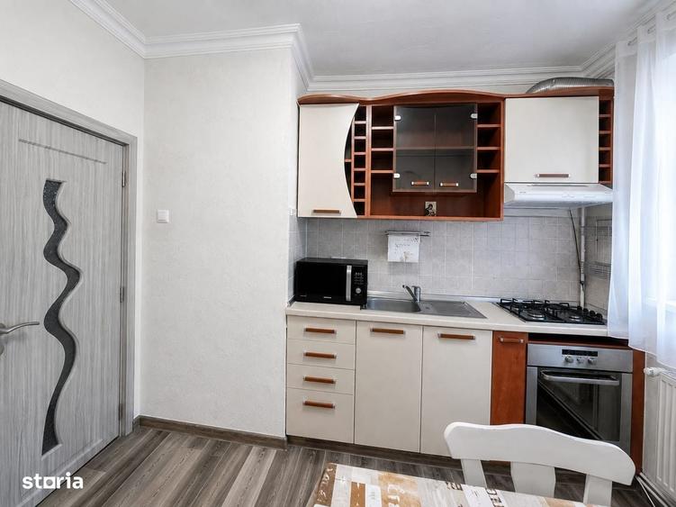 2 camere decomandat, Etaj 1 , Brasovul Vechi Str. Simion Barnutiu - 9