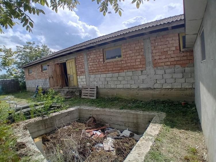 Persoana fizica dau in chirie teren plus cladire - 1