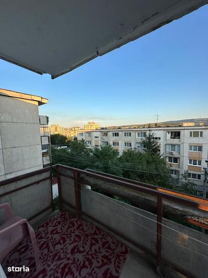 Apartament cu 3 camere decomandat în Între Lacuri