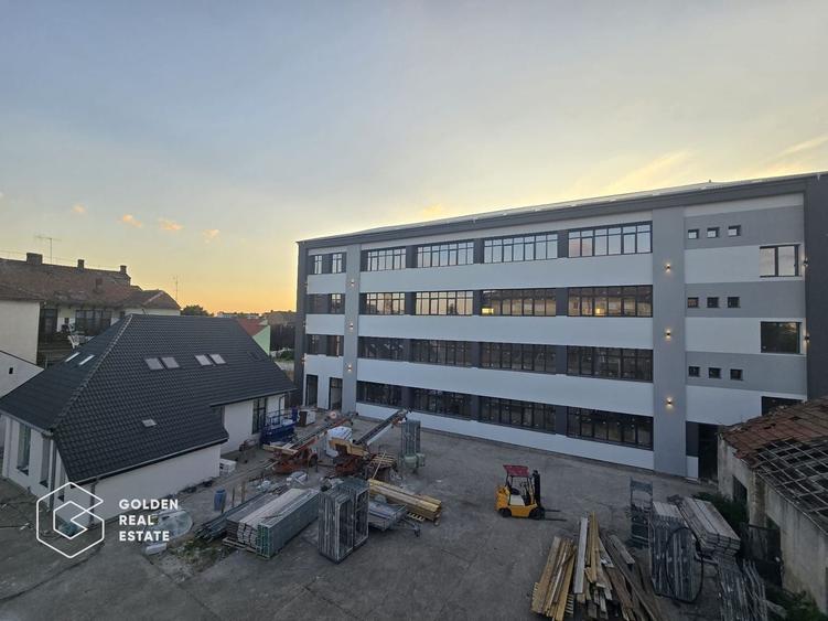 Birou, de 1,750 mp, în Central