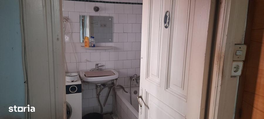 Casă cu 6 camere cu Teren 394 Mp în Central