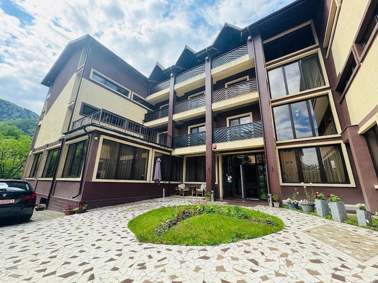 Spațiu comercial, de 1,860 mp, în Central
