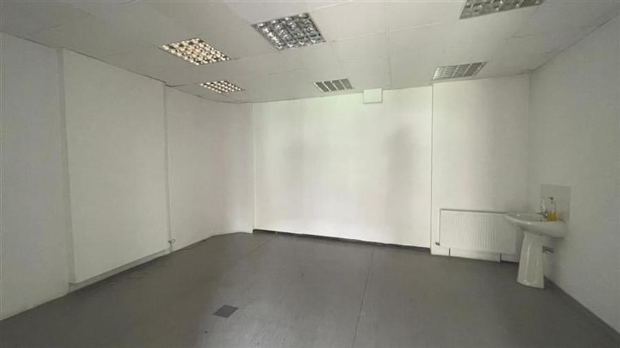 Casă individuală cu 16 camere cu Teren 425 Mp în Domenii