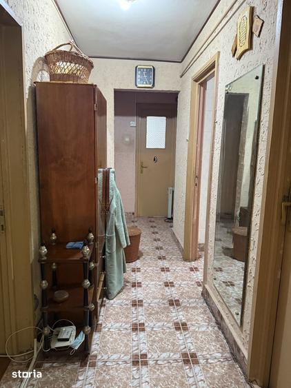 Apartament cu 3 camere decomandat în Calea București
