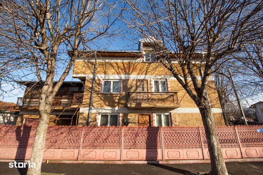 Casă cu 7 camere cu Teren 200 Mp în Central