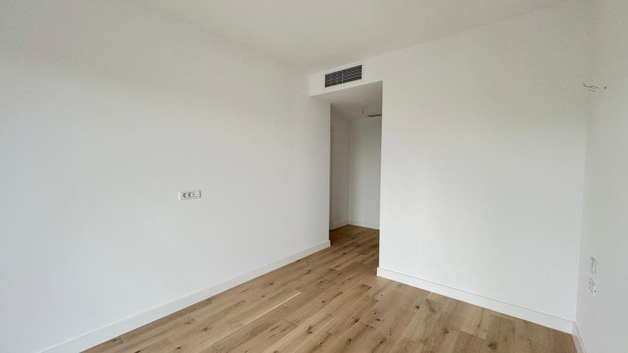 Apartament cu 3 camere semidecomandat în P-ta Presei Libere