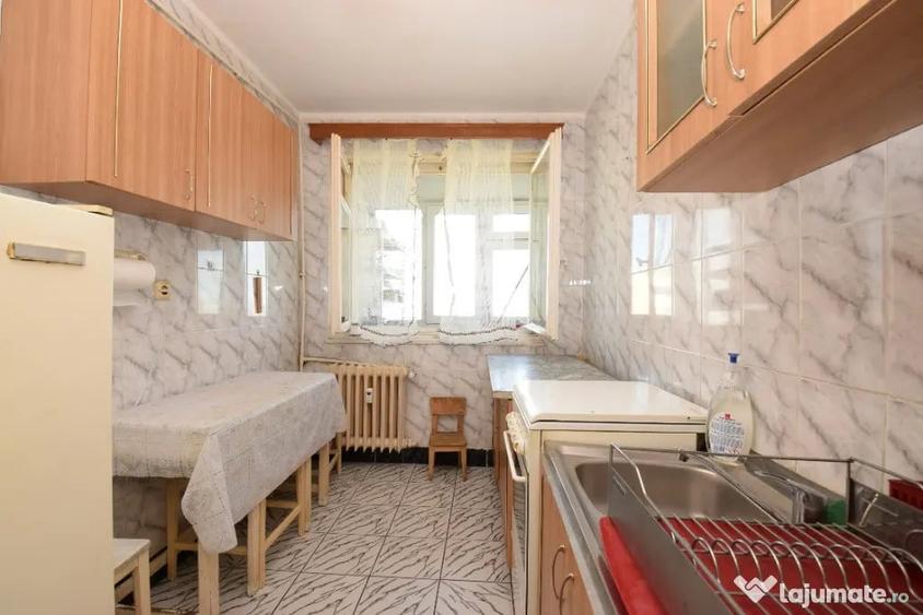 Apartament cu 3 camere decomandat în Dristor