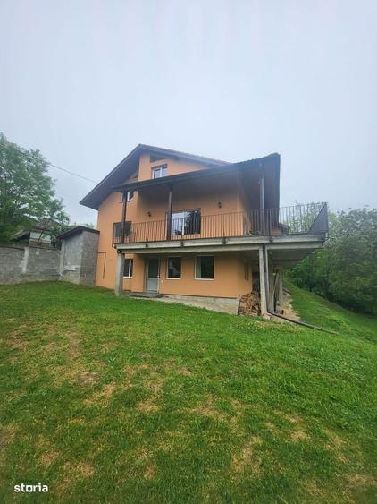 Casă cu 4 camere cu Teren 8142 Mp în Oarda