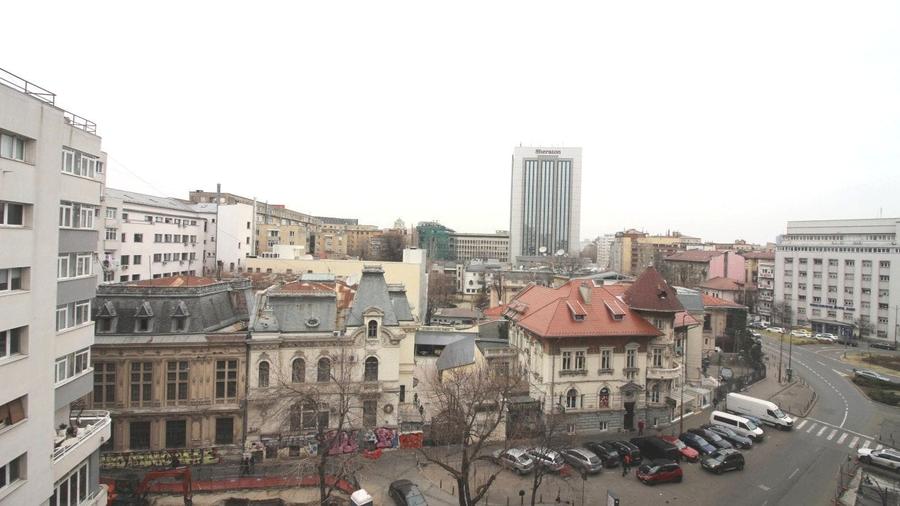 Apartament cu 3 camere decomandat în P-ța Romană