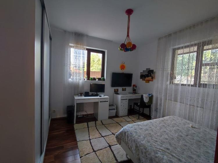 Casă cu 8 camere cu Teren 960 Mp în Balotești