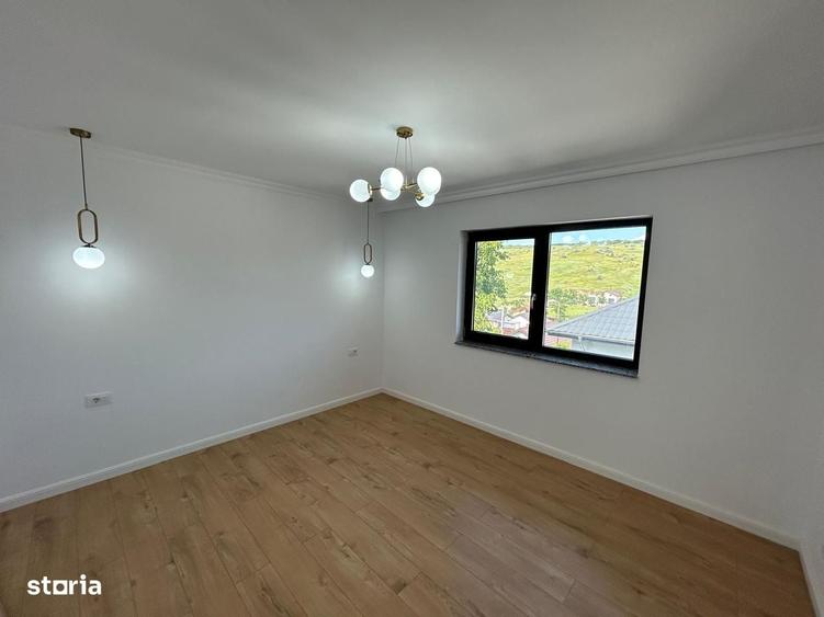 Casă cu 4 camere în Rediu