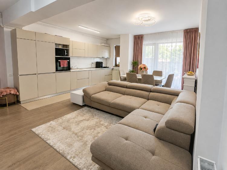 Apartament cu 3 camere semidecomandat în Sisești