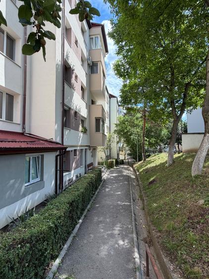 Apartament cu 3 camere decomandat în Porolissum