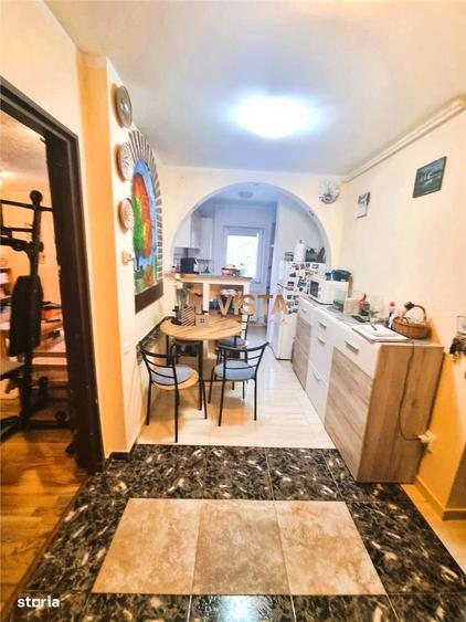 Apartament cu 3 camere decomandat, mobilat în Florilor