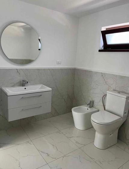 Casă individuală cu 4 camere cu Teren 280 Mp în Cârcea
