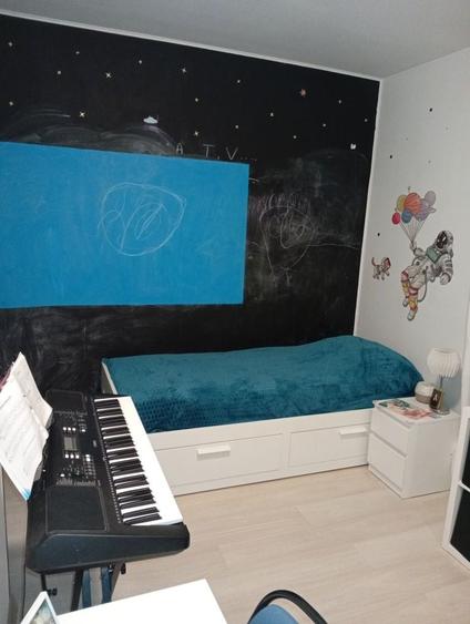 Apartament cu 3 camere semidecomandat în Fundeni
