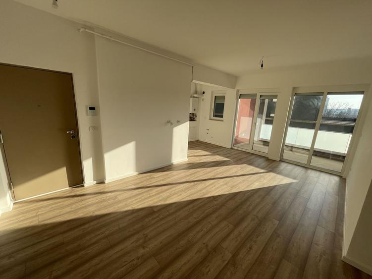 Apartament cu 3 camere decomandat în Aradului
