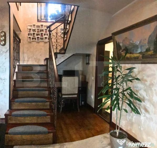 Casă cu 8 camere cu Teren 774 Mp în Central