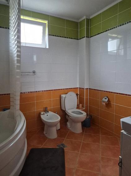 Apartament cu 4 camere decomandat, mobilat în Central