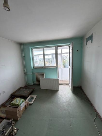 Apartament cu 3 camere decomandat în Berceni