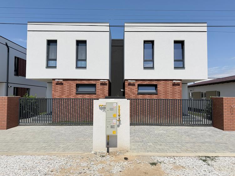 Casă individuală cu 4 camere cu Canalizare în Moșnița Nouă
