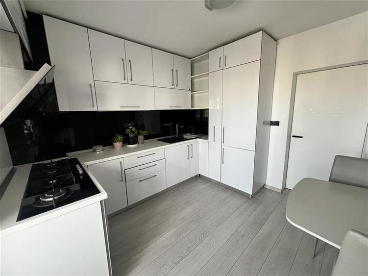 Apartament cu 4 camere decomandat, mobilat în Răcădău