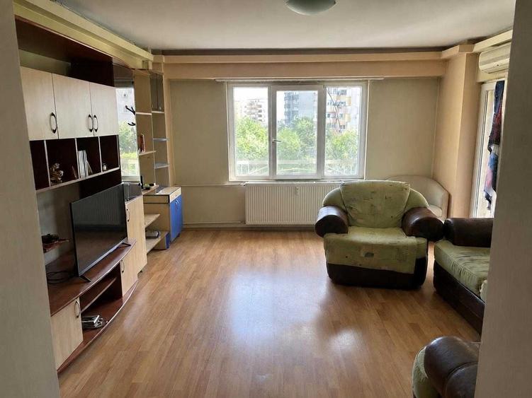 Apartament cu 3 camere decomandat în Octavian Goga