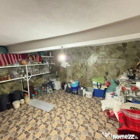 Casă cu 9 camere cu Teren 1860 Mp în Central
