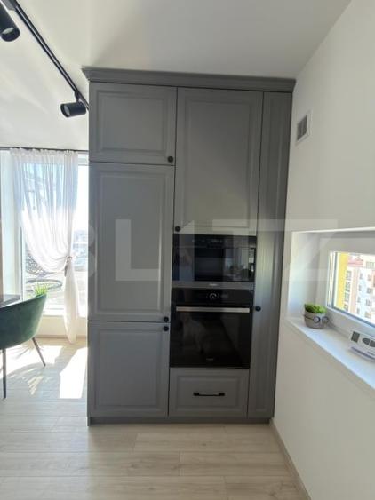 Apartament cu 3 camere decomandat, mobilat în Tractorul