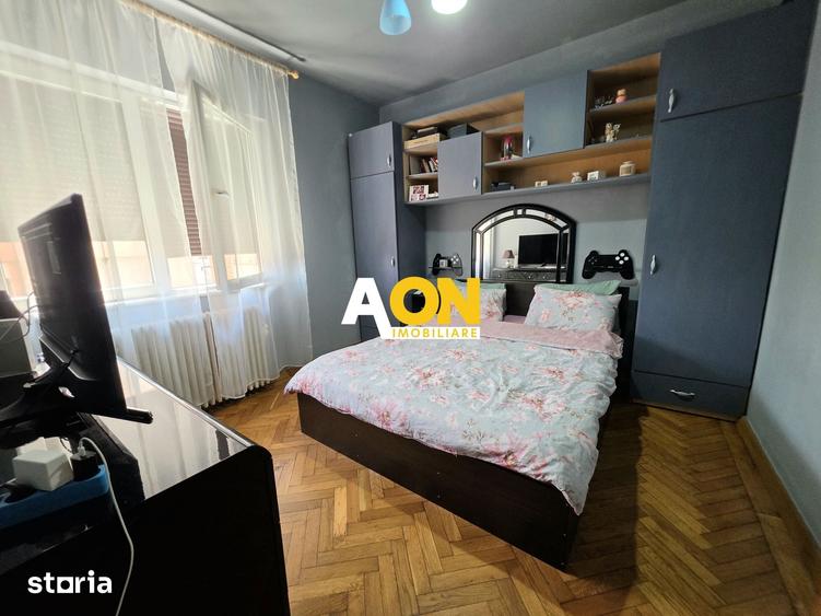 Apartament cu 4 camere decomandat în Cetate